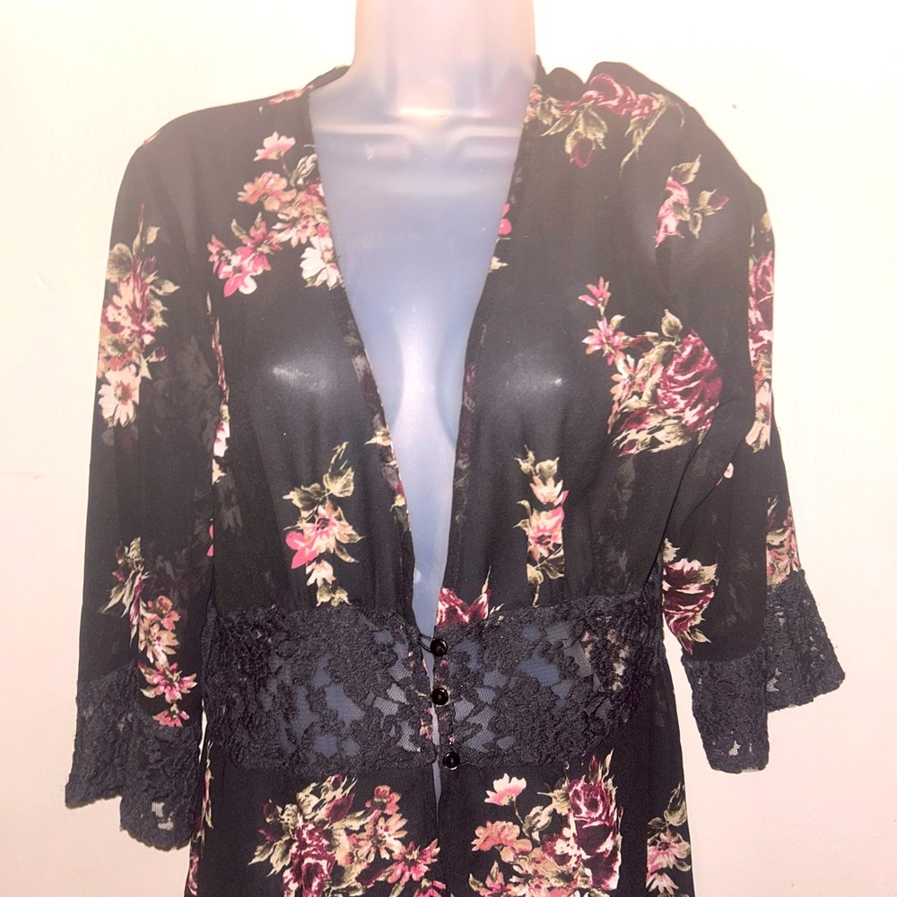 Daytrip Black Floral Lace-Trim Kimono